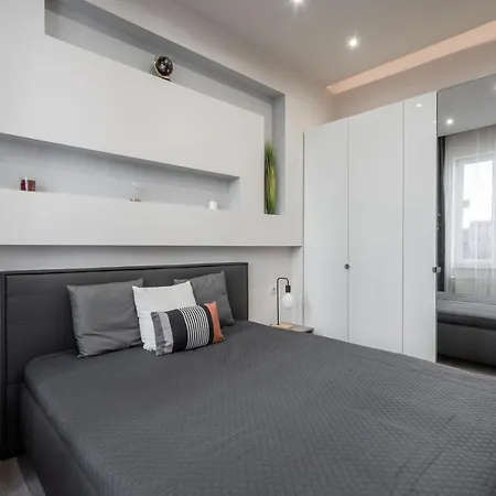 Apartment Modern Side By Side Near The Synagogue *