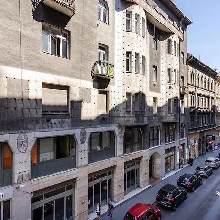 Modern Side By Side Near The Synagogue Apartment Budapest