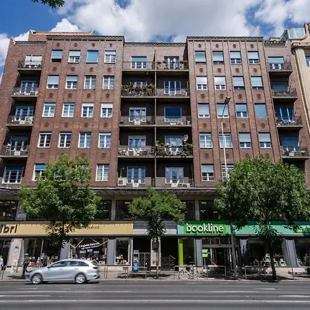 Modern Side By Side Near The Synagogue * Budapesta