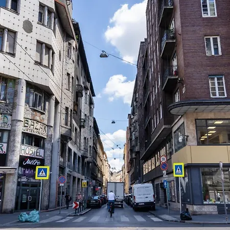 Modern Side By Side Near The Synagogue Daire