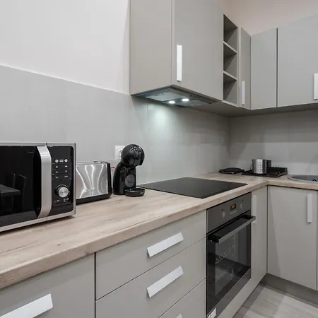 Daire Modern Side By Side Near The Synagogue