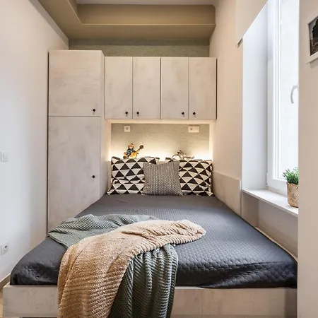 Modern Side By Side Near The Synagogue Daire