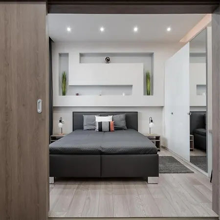 Modern Side By Side Near The Synagogue * بودابست