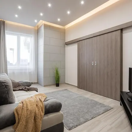 Modern Side By Side Near The Synagogue شقة